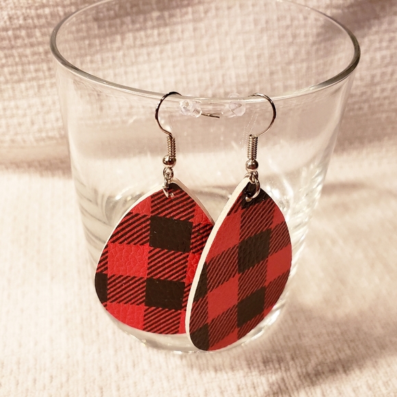 🚩3 for $20 🆕️ Earrings Plaid Vegan Leather Red - Picture 3 of 3